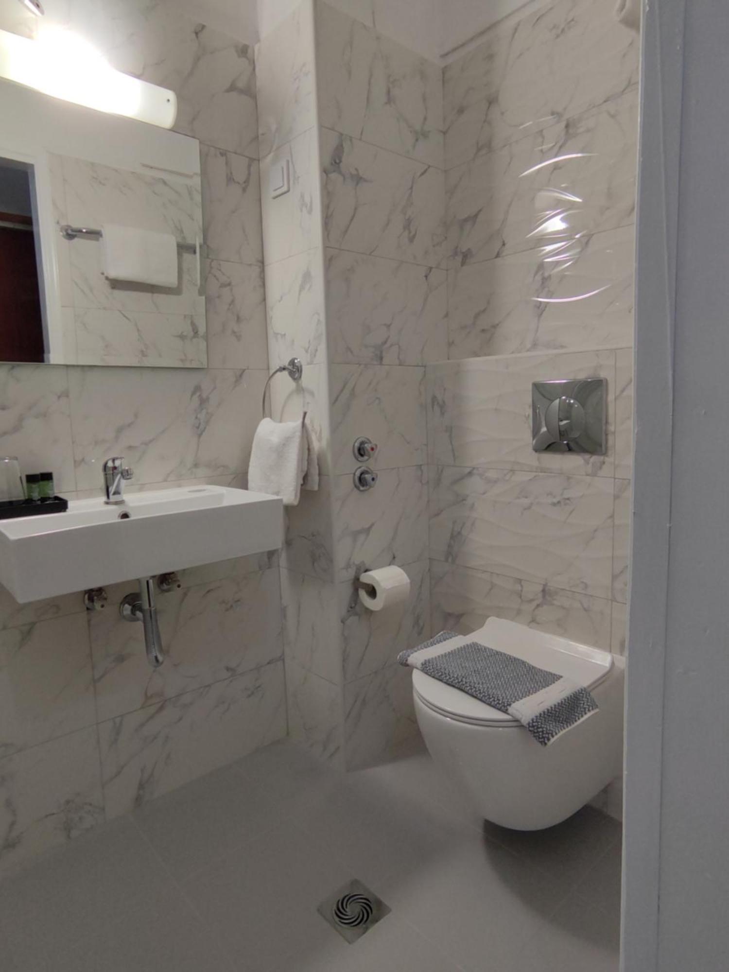דאסיה Tina Hotel מראה חיצוני תמונה